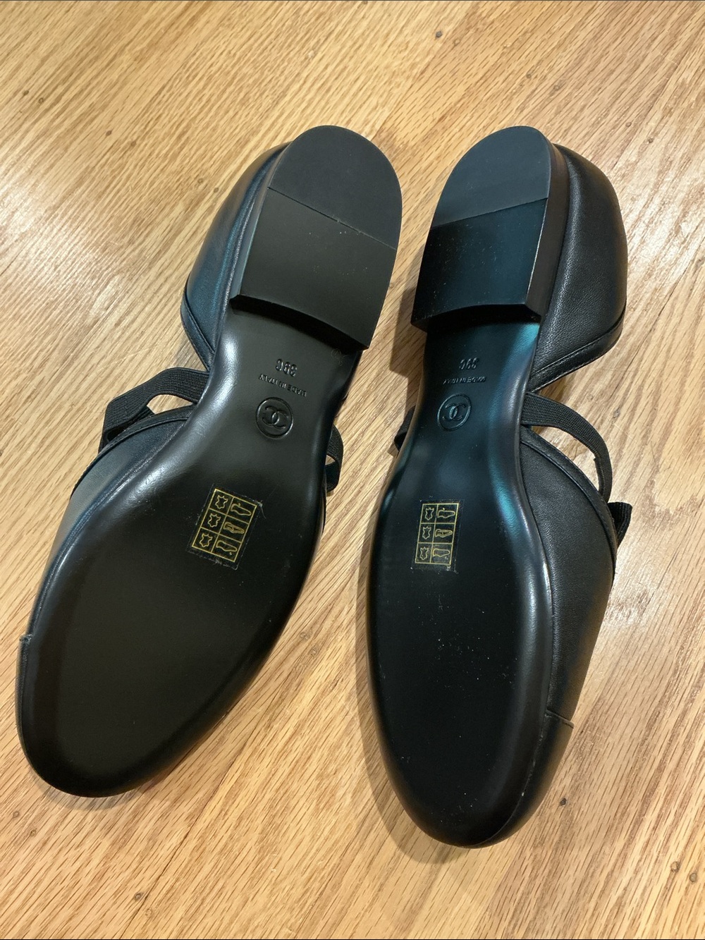 NWOT CHANEL Black Leather Bow Cap-Toe Ballet Flats with CC Emblem, Size 39 - Picture 4 of 6